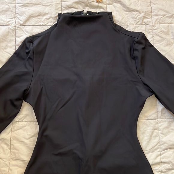 SKIMS ALL-IN-ONE LONG SLEEVE MID THIGH ONESIE - Picture 5 of 15